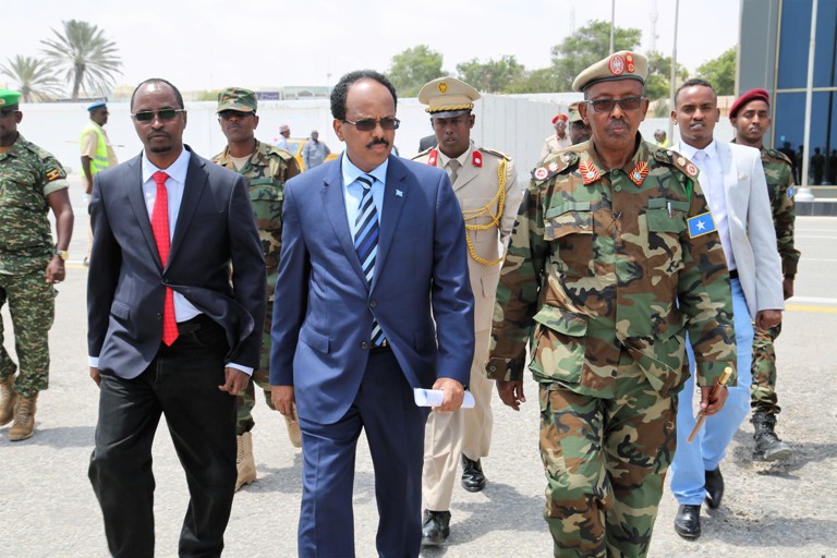 ArlaadiMnetwork's tweet photo. Somali president @M_Farmaajo traveled to #Eritrean capital #Asmra his third time since he took the office. The president will meet Ethiopian PM @AbiyAhmedAli and Eritrean president Asias Afawarki https://t.co/f02V6DToDG