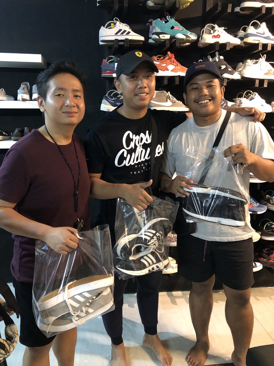 miqdammengarot's tweet photo. Alhamdulillah sambutan hangat di MIQDAM BUNDLE sempena HARI RAYA CINA 🐉🐉
Minta yang baca ni RT SIKIT
#MiqdamBundle #KasutBundle https://t.co/mtdxYoXeOG