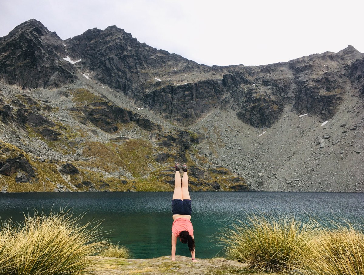 clairegeorge03's tweet photo. Looking at life from a different perspective. A picturesque alpine hike for @REDJanuaryUK π€ππ€ΈββοΈβ·π³πΏ
#DAY27 #REDJanuary2020 #ActiveChallenge2020 #Handstand #LakeAlta #TheRemarkables #SouthernAlps #Queenstown https://t.co/H2vG1Y2xVq
