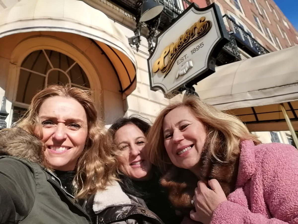 AndalucesCSTV's tweet photo. ¡Muy #buenosdías y #FelizLunes a todos! 😃
Hoy amanecemos con una grandísima noticia, anoche nos fuimos #AxBoston en @canalsur de la mano de más de 200.000 viajeros, ¡GRACIAS por seguir eligiéndonos para ponerle la guinda a la semana! ¡¡Agradecidos y emocionados!! 😊 https://t.co/pwUcnci341