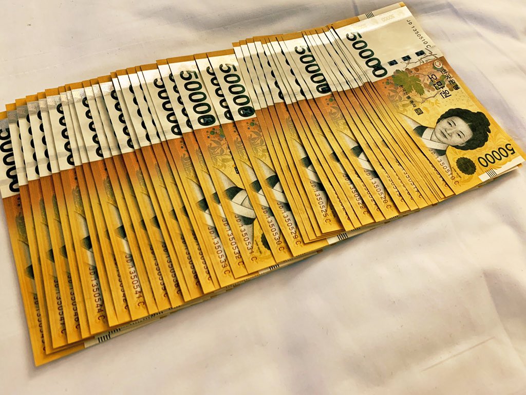 geometryofsleep's tweet image. 당신은 지금 연속번호 오만원 신권 200만원을 보았습니다. 이것을 알티하면 당신도 200만원이 생기게 됩니다...!!!!