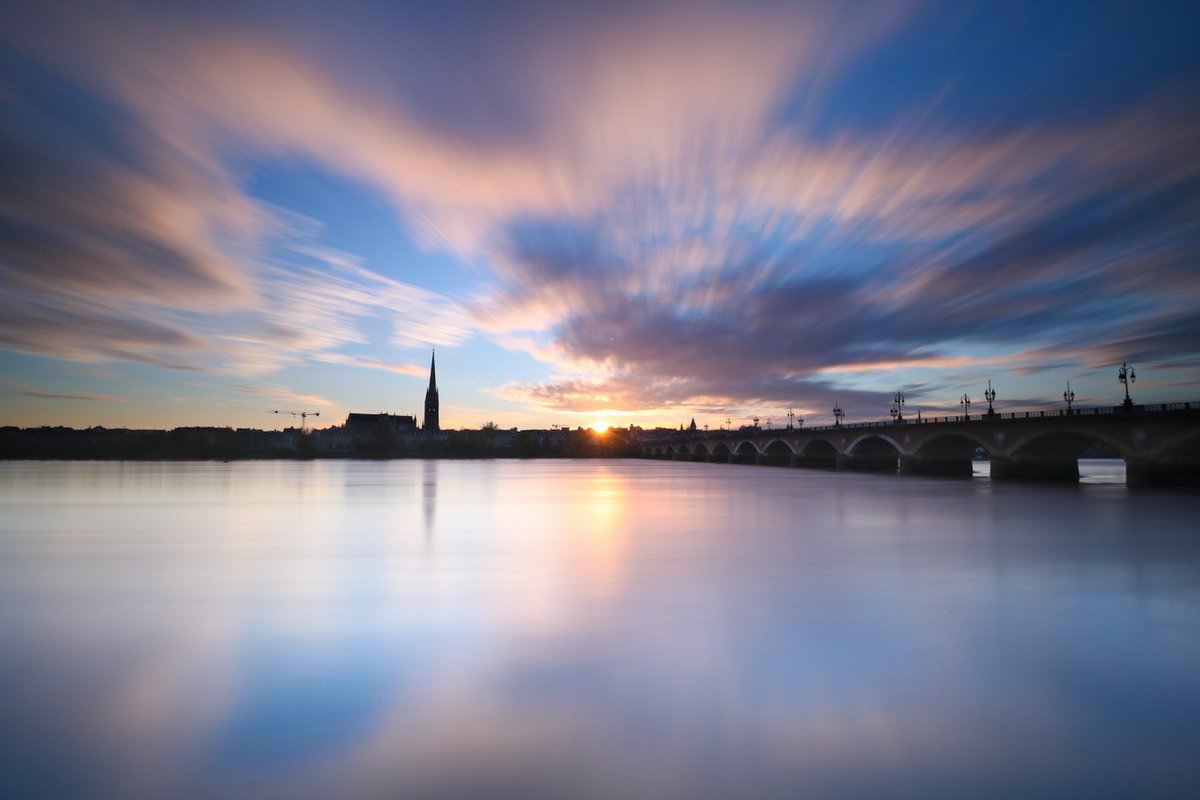 Jialing33's tweet photo. Mais si tu viens n’importe quand, je ne saurais jamais à quelle heure m’habiller le coeur ~ St Exupéry ~ 
#bordeaux #sunset #color #longexposure #photography #landscape #MagnifiqueFrance @CanonFrance @BordeauxTourism @NiSiFilters @SO_Bordeaux 
@VisitBordeaux @BxMetro https://t.co/TfhUyNchwb