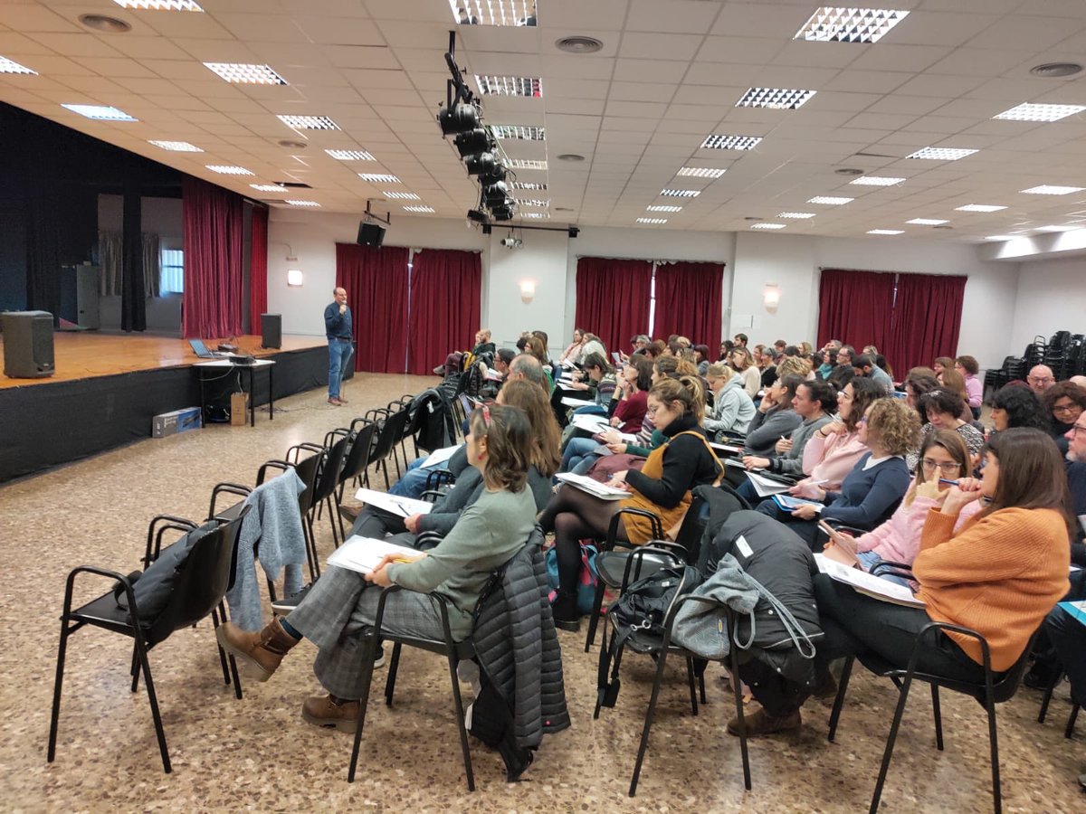 xarxaCb's tweet photo. 3a sessió persones coordinadores xcbt1

➡️ Reflexionar sobre com obtenir evidències d l’aprenentatge a partir dels objectius

➡️ Compartir la nova proposta (equips impulsors):L’obsevació entre iguals, una pràctica per al desenvolupament professional docent individual i col·lectiu https://t.co/MvYkLUlrhM