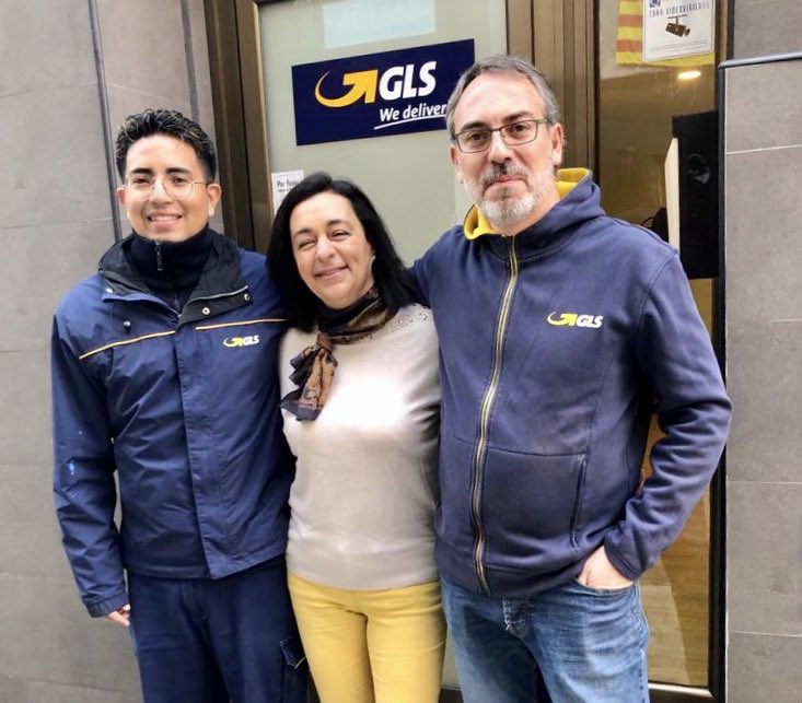 JordiBatlle72's tweet photo. En el #driverday de @GLS_Spain con la agencia 861 de Sants (Bcn).
Marisol y Farlley, implicación y profesionalidad! https://t.co/OI9RipeGmf