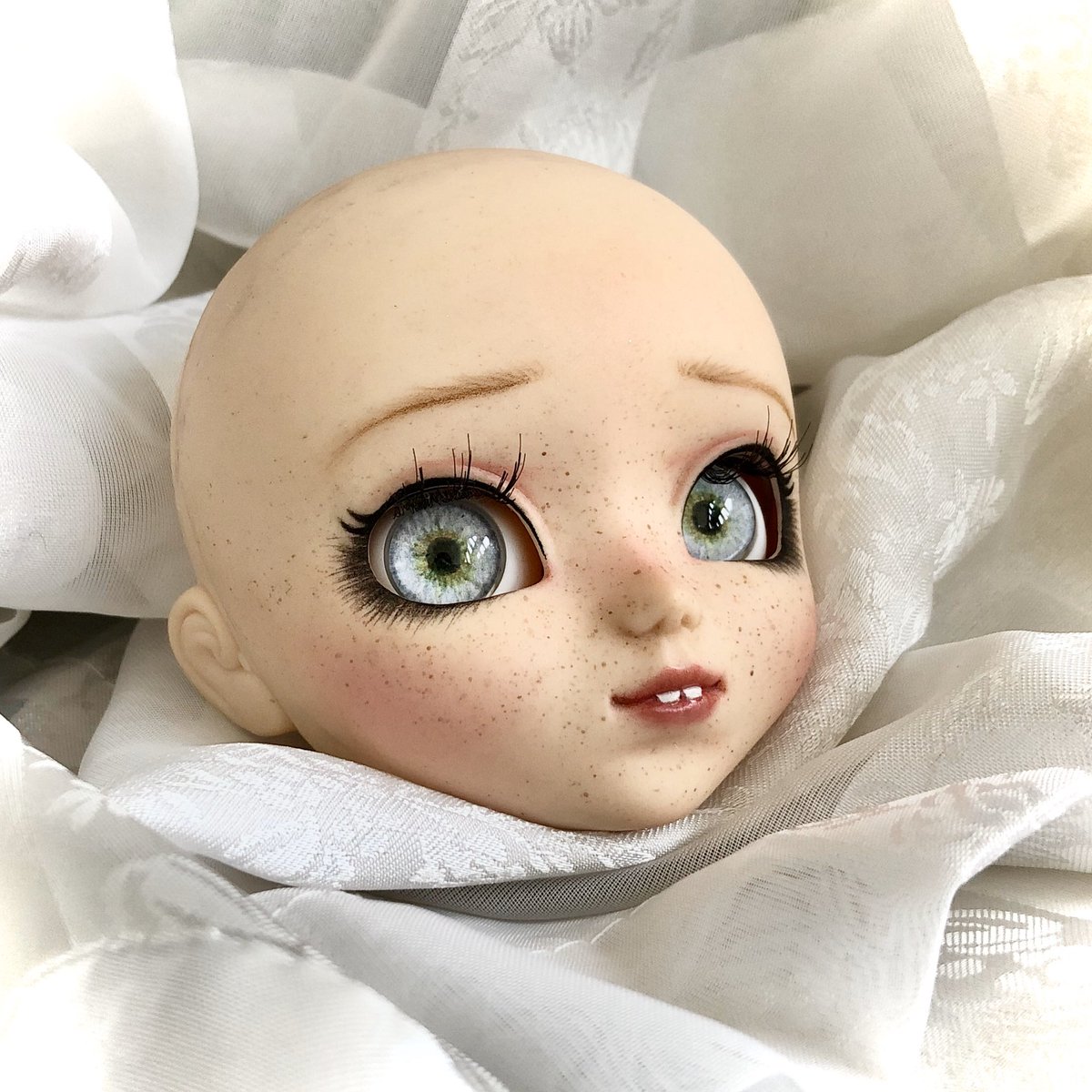 Miime_Creation's tweet photo. ⚜️
🎀 Makeup sur : Pullip Groove
🎀 Makeup pour : princessepullip
🎀 Type de makeup : Naturellement roux
🎀 Sculpte : ajout de dents
-
#makeup #dollmakeup #pullip #pullipmakeup #pullipfc #pullipooak #dollfc #dollooak #groove #junplanning #miimecheshiremakeup https://t.co/LuV6VFpGxN