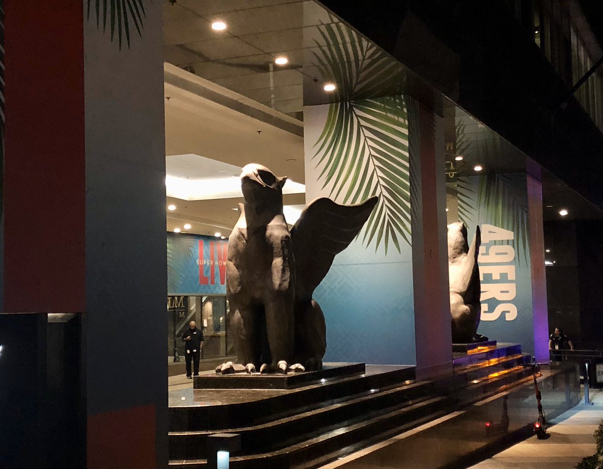 JoeFonzi's tweet photo. All quiet at 49er hotel tonight, but the graphics have to make them feel welcome. https://t.co/DmTHTqLkFJ