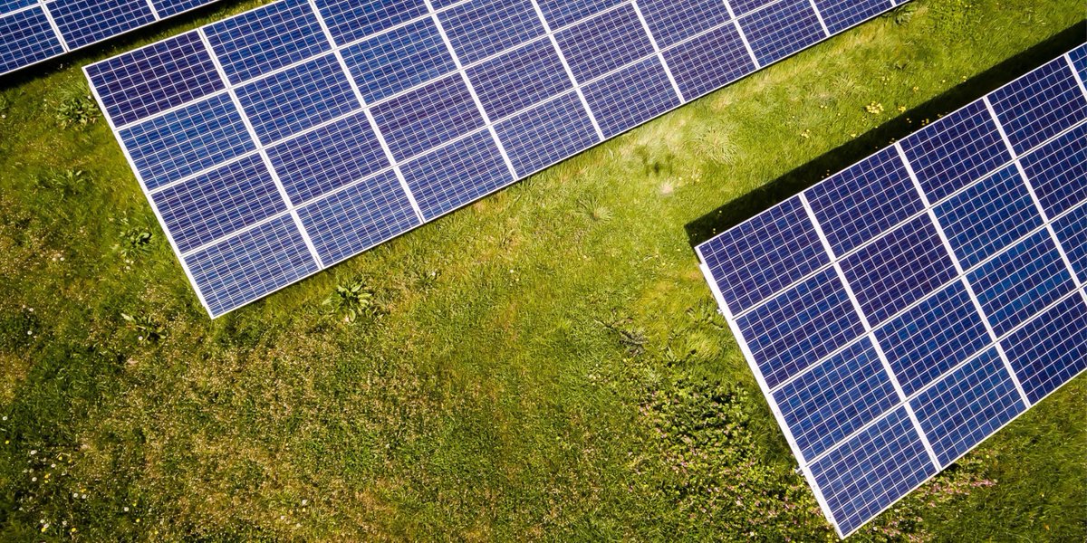 isolaralliance's tweet image. A recent report from @WorldBank estimates that 40% of all installed #energy capacity will have to come from mini grids if we are to achieve universal access to electricity by 2030. This is why solar is such an important part of our future. ☀️