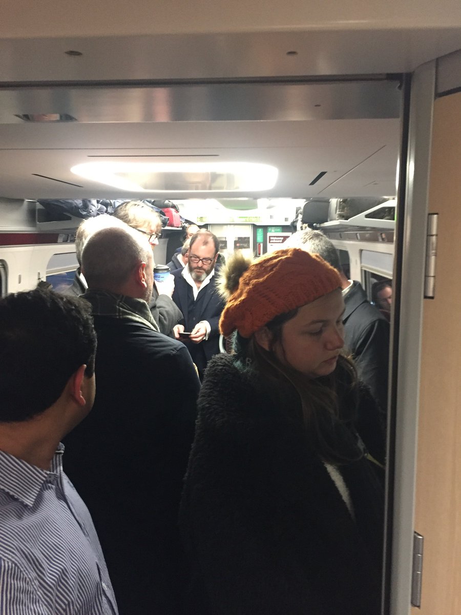 When you pay £133 for a 1st CLASS SINGLE ticket to Leeds on <a href="/LNER/">London North Eastern Railway</a> and the staff are unapologetically Rude about it. This has now set me back 2 hours to get into Make up! #MondayMood