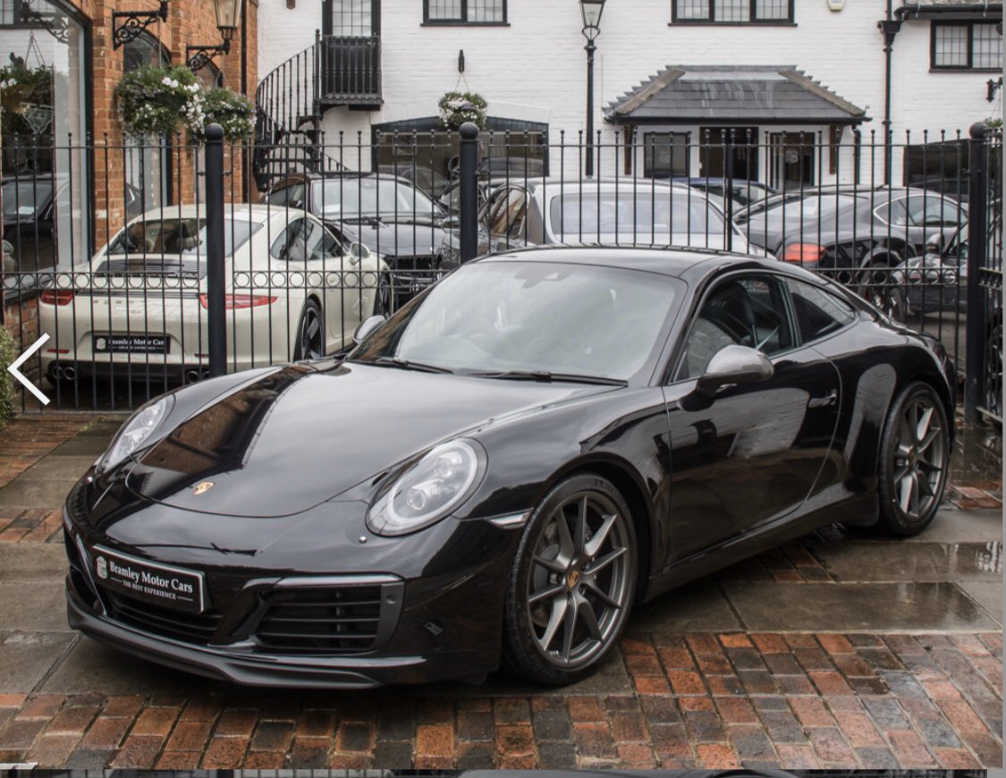 el_drapo's tweet photo. Seriously considering a change..... so  beautifully specc’ed 911T with all the right bits and none of the wrong bits or beautifully noisy R8..??? https://t.co/4vrAekq7kd