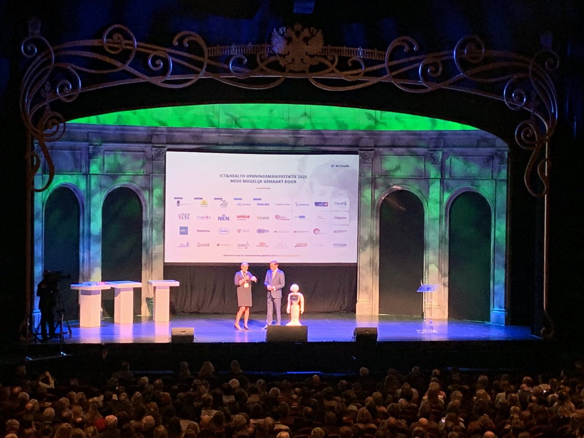 Minister @bruno_bruins opent samen met <a href="/veereschild/">Sylvia Veereschild</a> van <a href="/MedMij/">Stichting MedMij</a> het event. Direct wordt weer aandacht gevraagd voor gegevensuitwisseling in de zorg en de hoop en verwachting daarover voor komend jaar. Top!🙏🏽👍🏼 #ehw20 #pgo