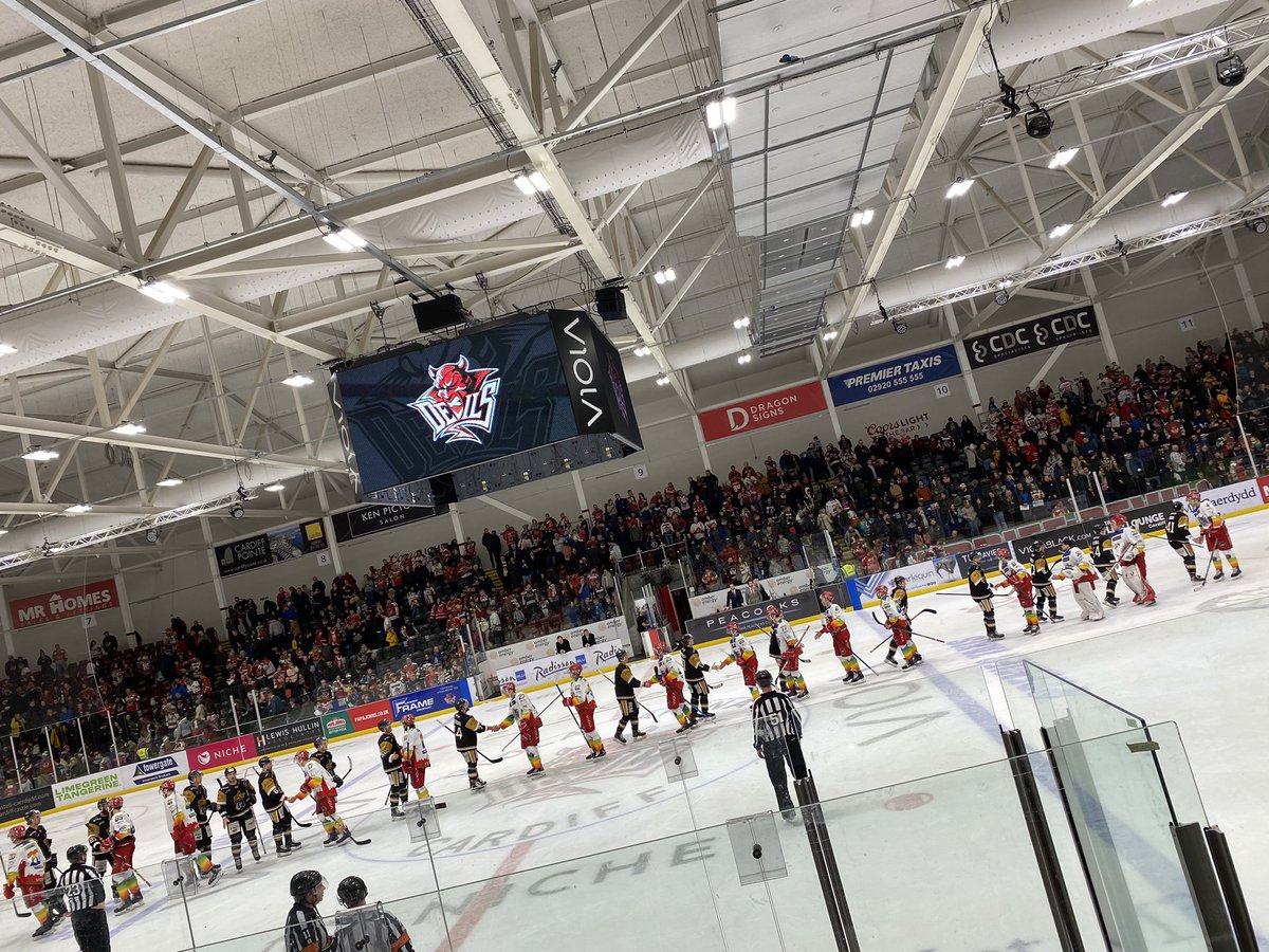 Samantha tweet media