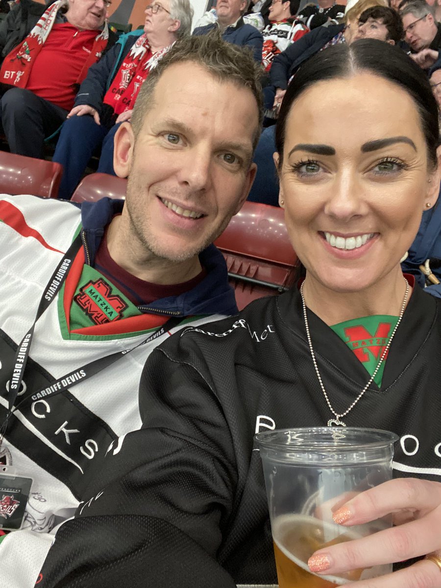 Samantha tweet media