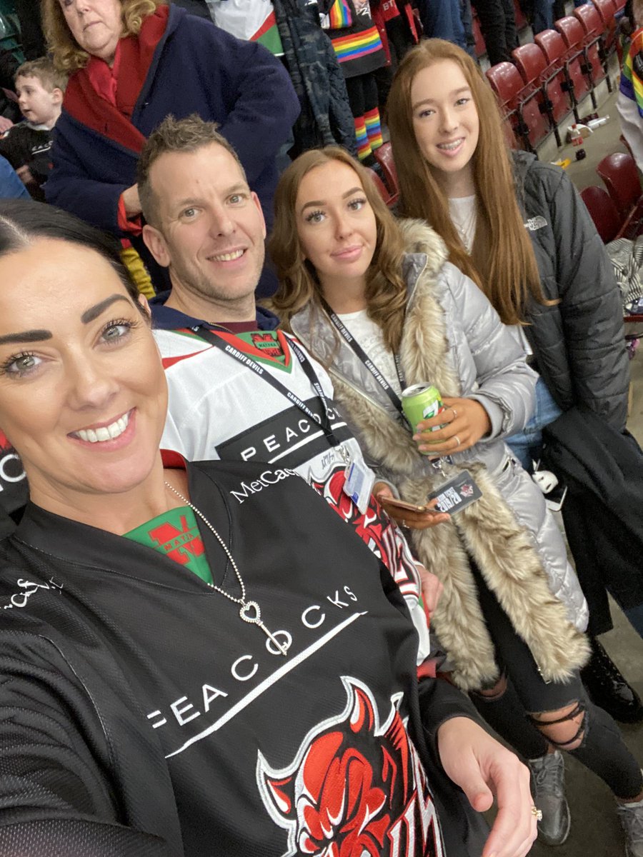 Samantha tweet media