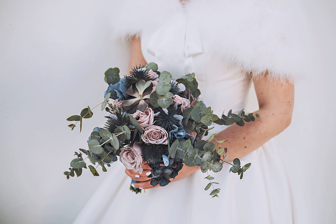 bobinbritain's tweet photo. Lucy's incredible bouquet @southdownsmanor #weddingflowers #wedding #weddingideas #weddingplanning #hampshirebride #sussexbride #weddinginspiration #reportageweddingphotography #hampshireweddingphotographer #southdownsmanor #southdownsmanorwedding https://t.co/lPChDwTjew