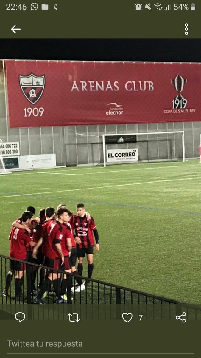 ManuEduFisica's tweet photo. Enorme el punto de ayer de nuestro DHJ @arenas_club1909 @Romo_Arenas frente al @Antiguoko, en Berio, jugando con 10, más de 50 minutos. A seguir chavales¡¡¡¡
Trabajo, concentración, intensidad¡¡
@futboljuvenil_
#Dhj2 https://t.co/rc8Zmf44jA