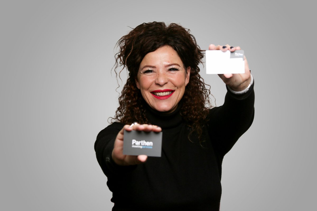 Wie kent Anneke nog niet? Onze vrolijke krullenbol van Meeting Essentials. Je kunt haar alles vragen over tassen, badges, lanyards en het verbouwen van je keuken.

Kom langs op onze stand (nr. 2.6.12) op EventSummit!

#parthenmeetingservices #eventsummit #events #seeyouthere