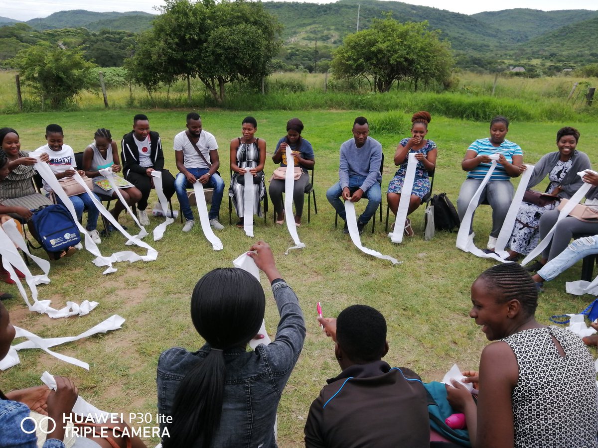Fumanikeegen001's tweet photo. #BridgingAcademy students @HazyviewDLC getting to know each other  #BAPlus session @GwfOnline #RuralRockstars #ReimagineEducation with us! ❤️ https://t.co/ca9he4G868
