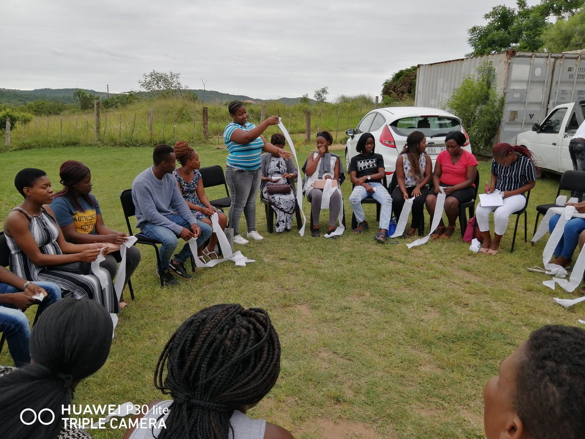 Fumanikeegen001's tweet photo. #BridgingAcademy students @HazyviewDLC getting to know each other  #BAPlus session @GwfOnline #RuralRockstars #ReimagineEducation with us! ❤️ https://t.co/ca9he4G868