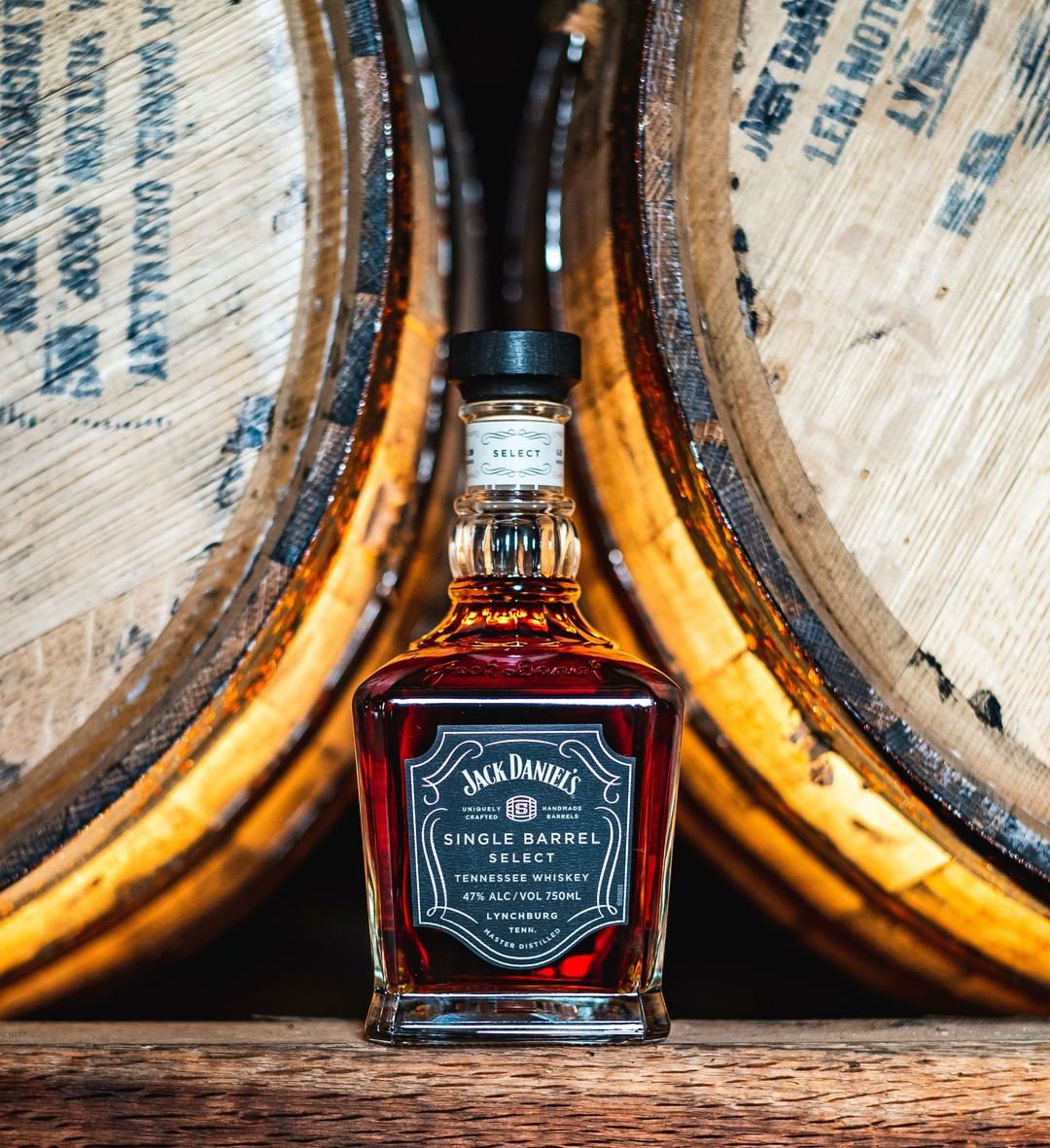 Exclusivas Miró (@miroibiza) on Twitter photo Lo que no te dice una etiqueta, un sorbo te lo dirá. Solo uno de cada 100 barriles es seleccionado para ser #SingleBarrel
____
<a href="/JackDaniels_ES/">Jack Daniel's Spain</a>
<a href="/brownforman/">Brown-Forman</a>
<a href="/ExclusivasMiro/">Exclusivas Miro</a>
<a href="/VilaVins/">Vila Vins</a>
#jackdaniels #jack #JD #barrel #whiskey #whisky #JDSingleBarrel #ibiza #eivissa #exclusivasmiro Lo que no te dice una etiqueta, un sorbo te lo dirá. Solo uno de cada 100 barriles es seleccionado para ser #SingleBarrel
____
<a href="/JackDaniels_ES/">Jack Daniel's Spain</a>
<a href="/brownforman/">Brown-Forman</a>
<a href="/ExclusivasMiro/">Exclusivas Miro</a>
<a href="/VilaVins/">Vila Vins</a>
#jackdaniels #jack #JD #barrel #whiskey #whisky #JDSingleBarrel #ibiza #eivissa #exclusivasmiro