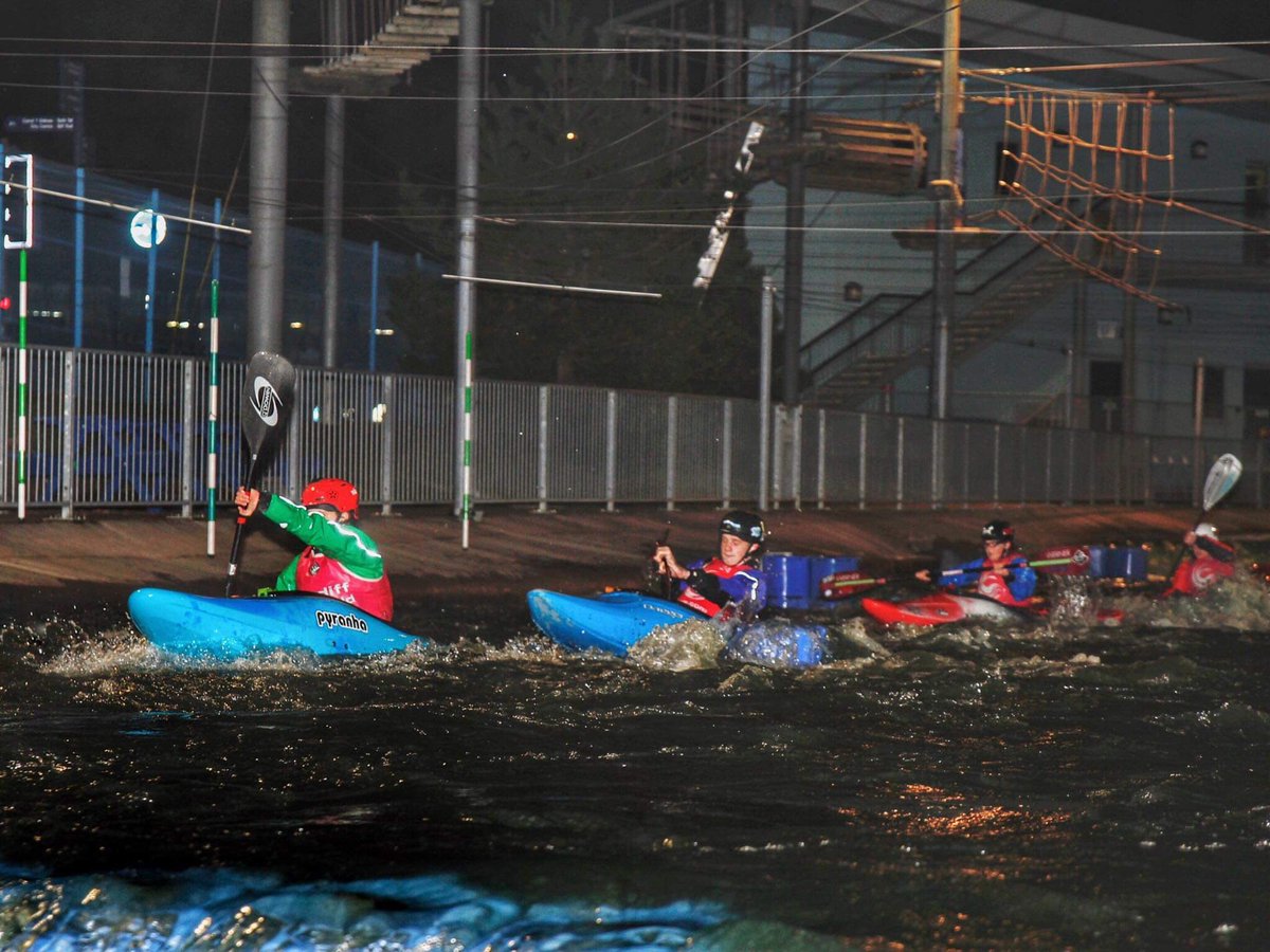 Humphr's tweet image. Sennah leading the juniors down the course on Friday Night at the @cardiffintww BoaterX.
.
@PyranhaKayaks @cardiffintww @CanoeWales #fastisfun #ripperUp