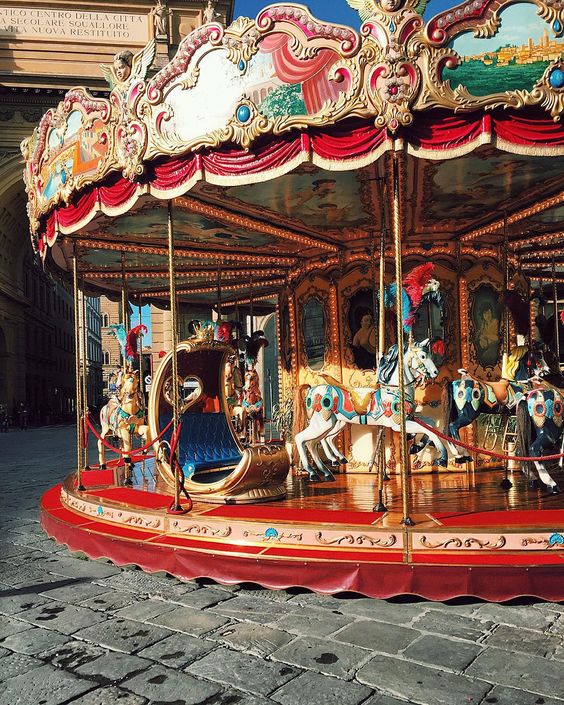 AptsFlorenceIT's tweet photo. Fancy a ride on the carousel in Piazza Repubblica? :)
#apartmentsflorence #apartment #firenze #florence #italy #carosuel #giostra #piazzarepubblica #ride #tuscany #details https://t.co/2vJgaVHt2V
