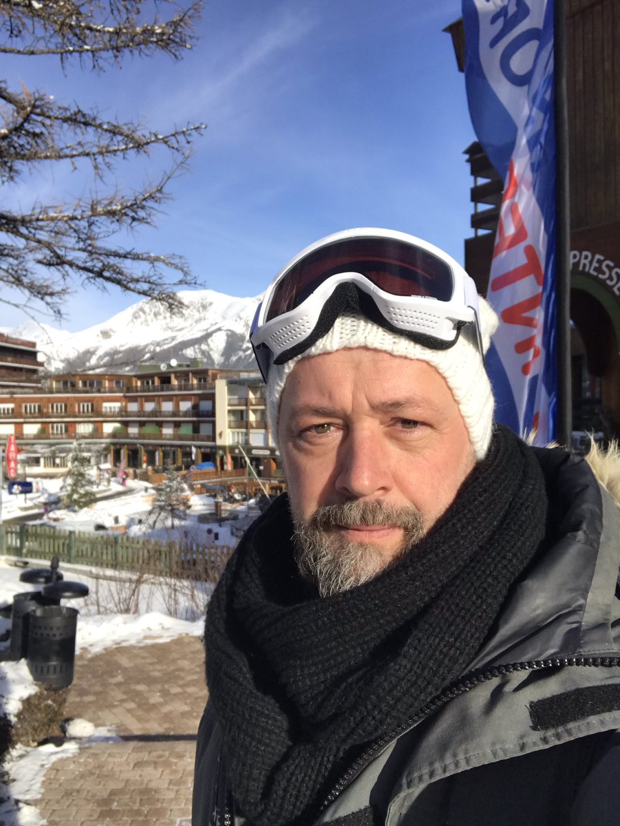 Bentheben13's tweet photo. Allez hop hop hop! Time to ski! 🤗🤗Bonne journée à vous camarades 🤣🤗#bonjourtweeter #bonjourlafrance #ski #shinnyday #praloup #lesbronzes https://t.co/dxYBAWHwao