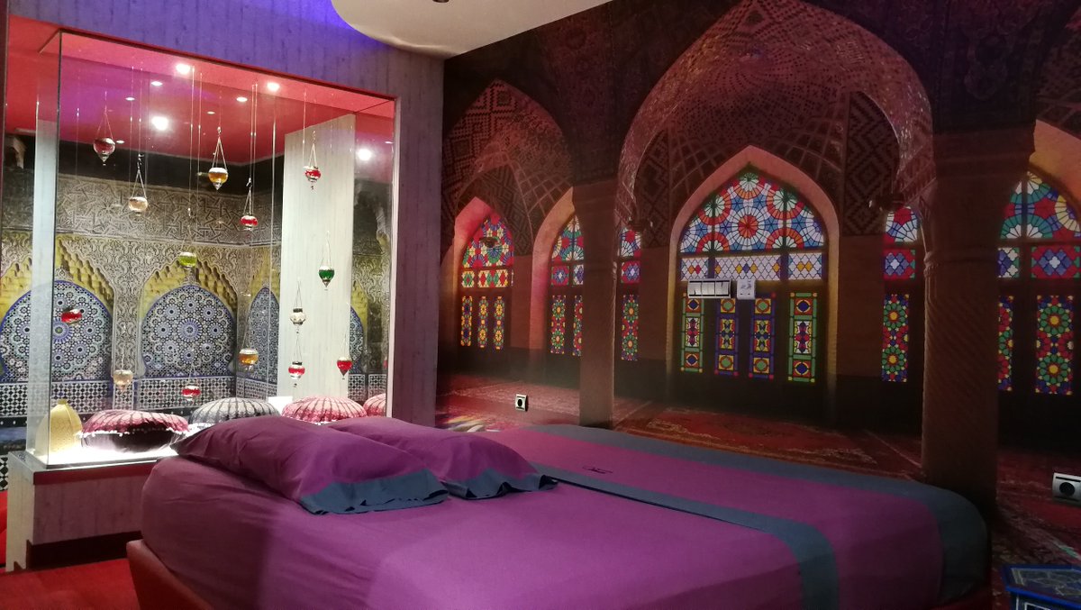 Vmotel's tweet photo. ¿Te animas a conocer nuestras habitaciones con jacuzzi privado en Madrid?😏
¡Cuidado con el🔥!

#hoteles #madrid #hotel #venus #motelvenus #jacuzzi #suite #parejas #sexy #love #swingers https://t.co/Ab5qzLrxRt