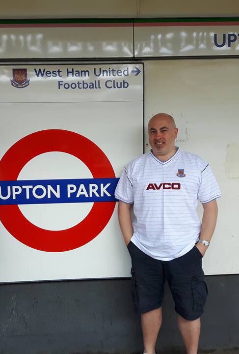 @WestHam fans - please participate in 48th minute applause at the @LondonStadium on Saturday 1st Feb vs @OfficialBHAFC in memory of my uncle lifelong fan Jon Boreham who left us suddenly on the 16th Jan, please retweet. @ExWHUemployee