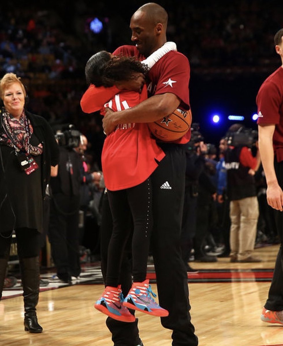 Valeriangione's tweet photo. Mi si spezza il cuore 💔 #Kobe #Gigi https://t.co/BalqBQ3ERD
