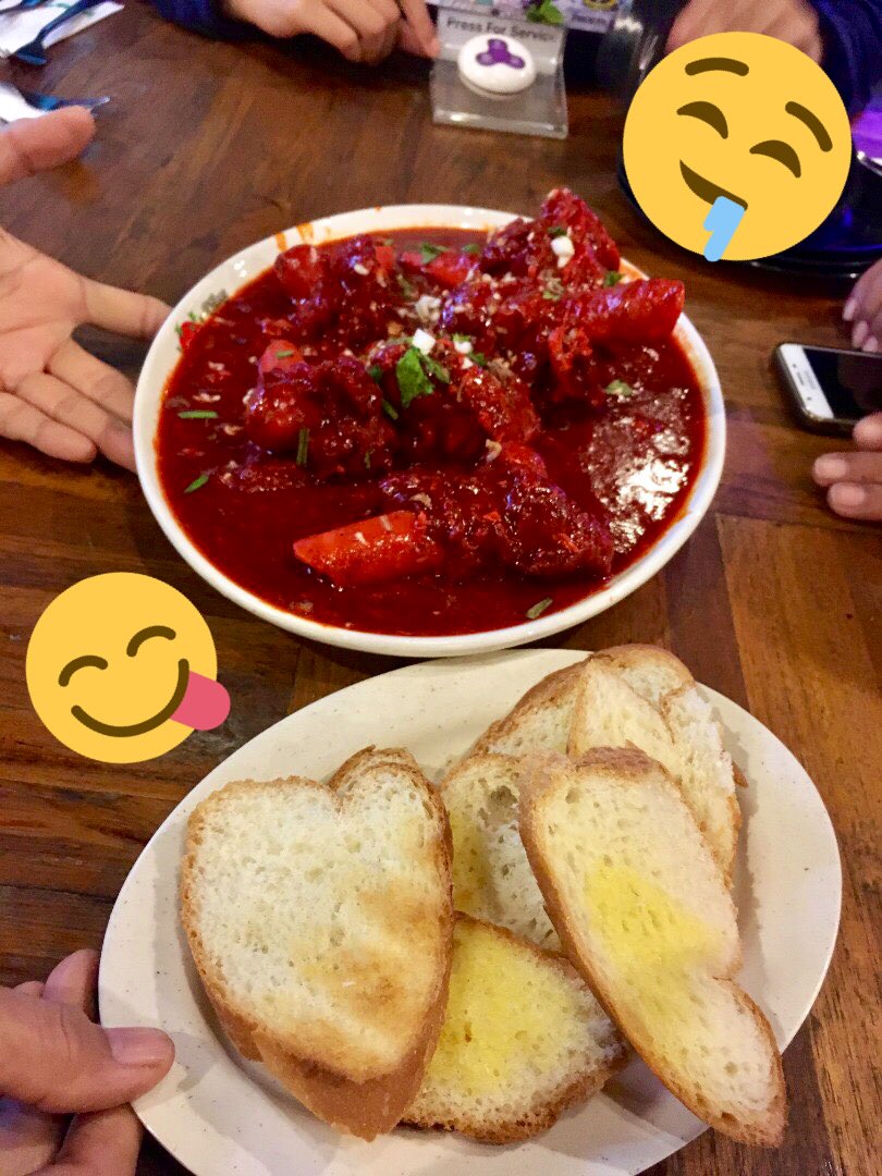 ainnajwaroslan's tweet photo. Seorang Beruang🐻 Kutub ❄️☃️
Puteri Lilin 🔥
#MissAircond🏪😎🥳
JB Food hunting tak pernah mengecewakan💥🌟! dan wajib singgah my fav place, #BanafeeVillage layan liveband 🎶🎵🎤🎻🎺🎷🎸sambil makan #SupTulangMerah + #SupTulangZZ pun 🔛 !
#ANRvacay #ANRootd 💃🏼 https://t.co/SN1wYdgCzf