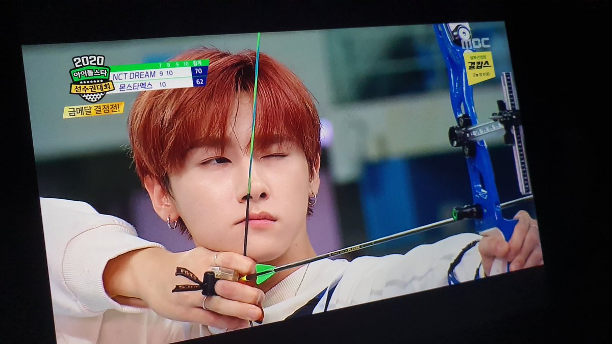 CH_ees2's tweet image. 아기고양이가 활을 잡았어요 당장 해외토픽에 보내!! 
#아육대본방사수 #MBC예능연구소 #몬스타엑스 #MONSTAX @MBC_entertain