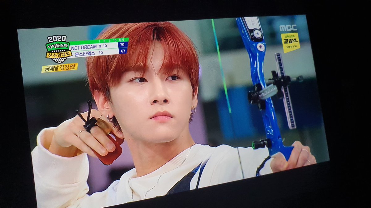 CH_ees2's tweet image. 아기고양이가 활을 잡았어요 당장 해외토픽에 보내!! 
#아육대본방사수 #MBC예능연구소 #몬스타엑스 #MONSTAX @MBC_entertain