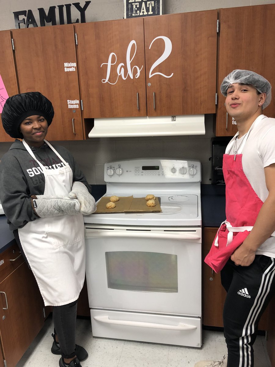 Maverick_Chef's tweet photo. You see cooking, I see measuring skills, problem solving, and communication skills! @MRHSMavericks @katyisd @KATYISD_CTE #maverickchefs https://t.co/of1UrkCJEN