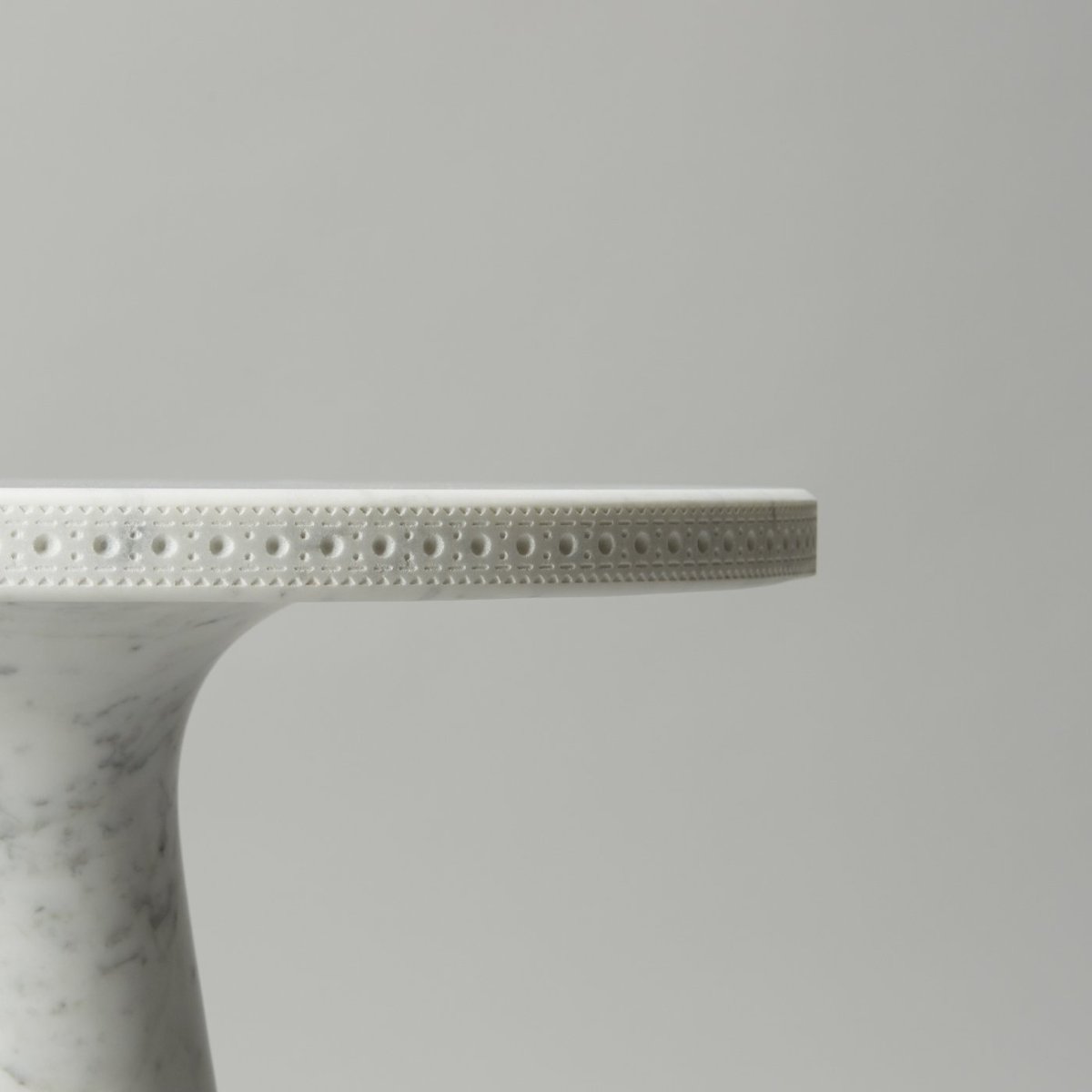 LapicidaLtd's tweet photo. SAVE up to 70% in our New Year Sale. Included in the Sale is the #BethanGray All Marble Brogue Side #Table. Solid #Carrara #marble with #brogue detail carved by state-of-the-art machinery then hand finished. Visit our showroom #Sale now. Whilst stocks last https://t.co/pMCJRCwBRG https://t.co/hXr6OV0nNZ