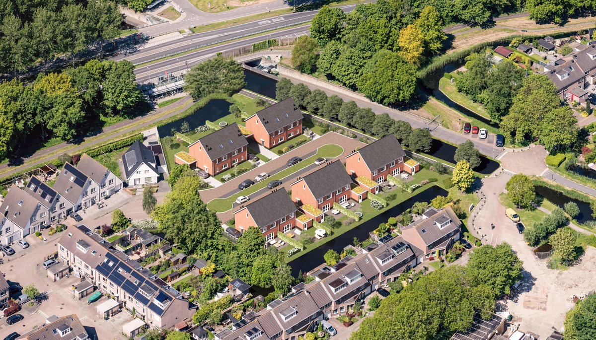 Binnen twee maanden alle 10 de twee-onder-een-kapwoningen van het project Klaverweide in #Zoeterwoude verkocht! #nieuwbouw #woningen @KoppesM