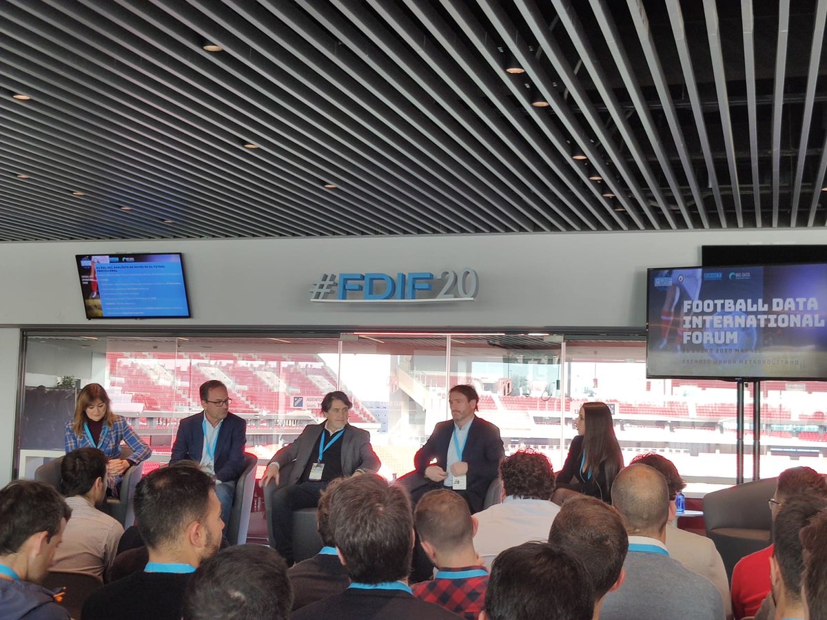 fjfg10's tweet photo. Gran jornada de aprendizaje el pasado jueves en el Football Data Internacional Forum en el Wanda Metropolitano, tratando el #BigData en diversas áreas: dirección deportiva, periodismo y rendimiento de jugadores, gracias a profesionales como @leonsfdo.

#FDIF20 @bddeportivo https://t.co/Oh2NSiIDqw