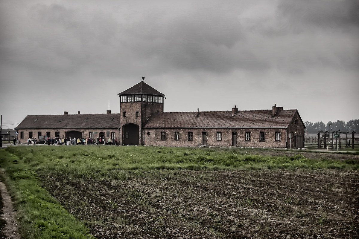Vor 75 Jahren wurde das Konzentrations- und Vernichtungslager Auschwitz-Birkenau befreit. Ca. 1 Millionen jüdische Menschen aus ganz Europa wurden hier von den Nationalsozialisten ermordet. Noch weitere 5 Millionen Juden starben während des Holocaust. Wir sagen: Nie wieder!