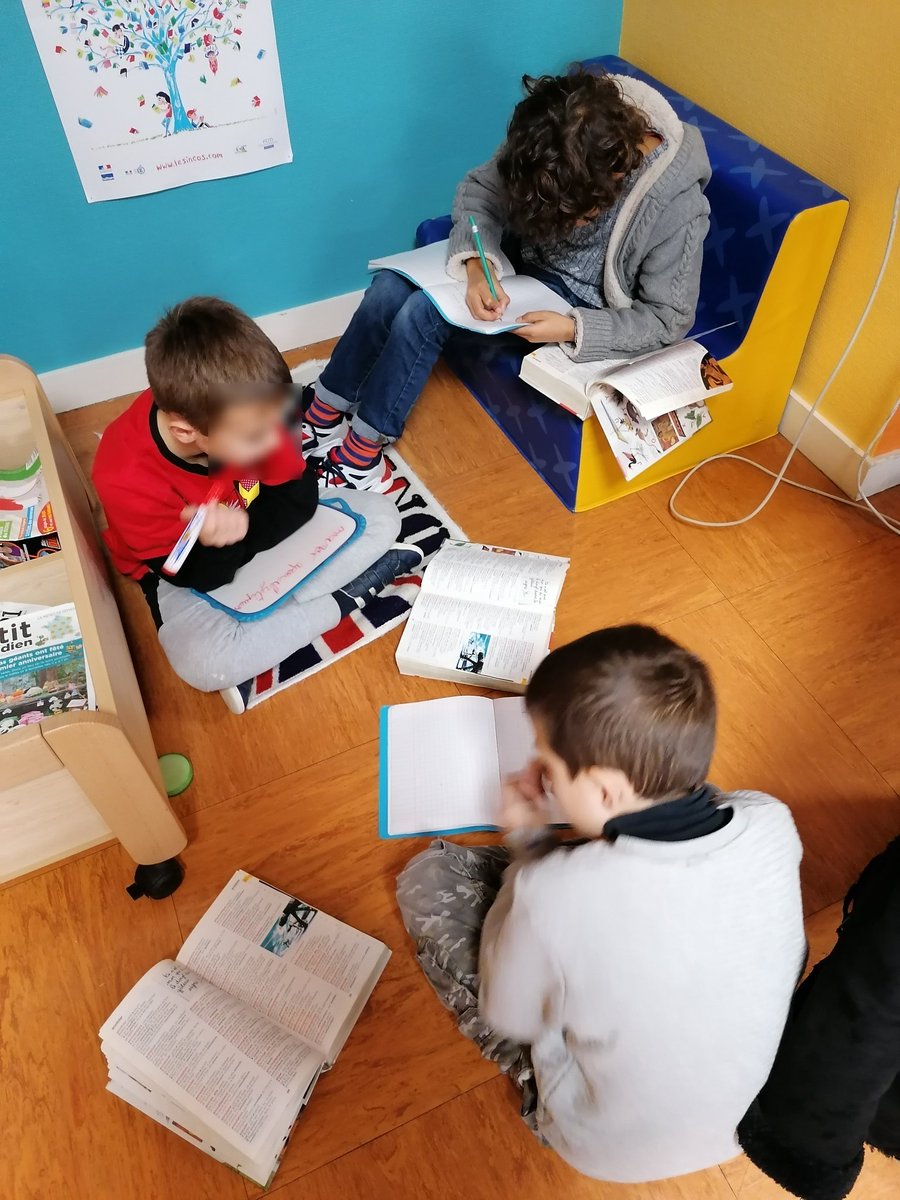 Début de la semaine 4 : faire une phrase en n'utilisant que des mots contenant des "a". #twoulipo #EQ09