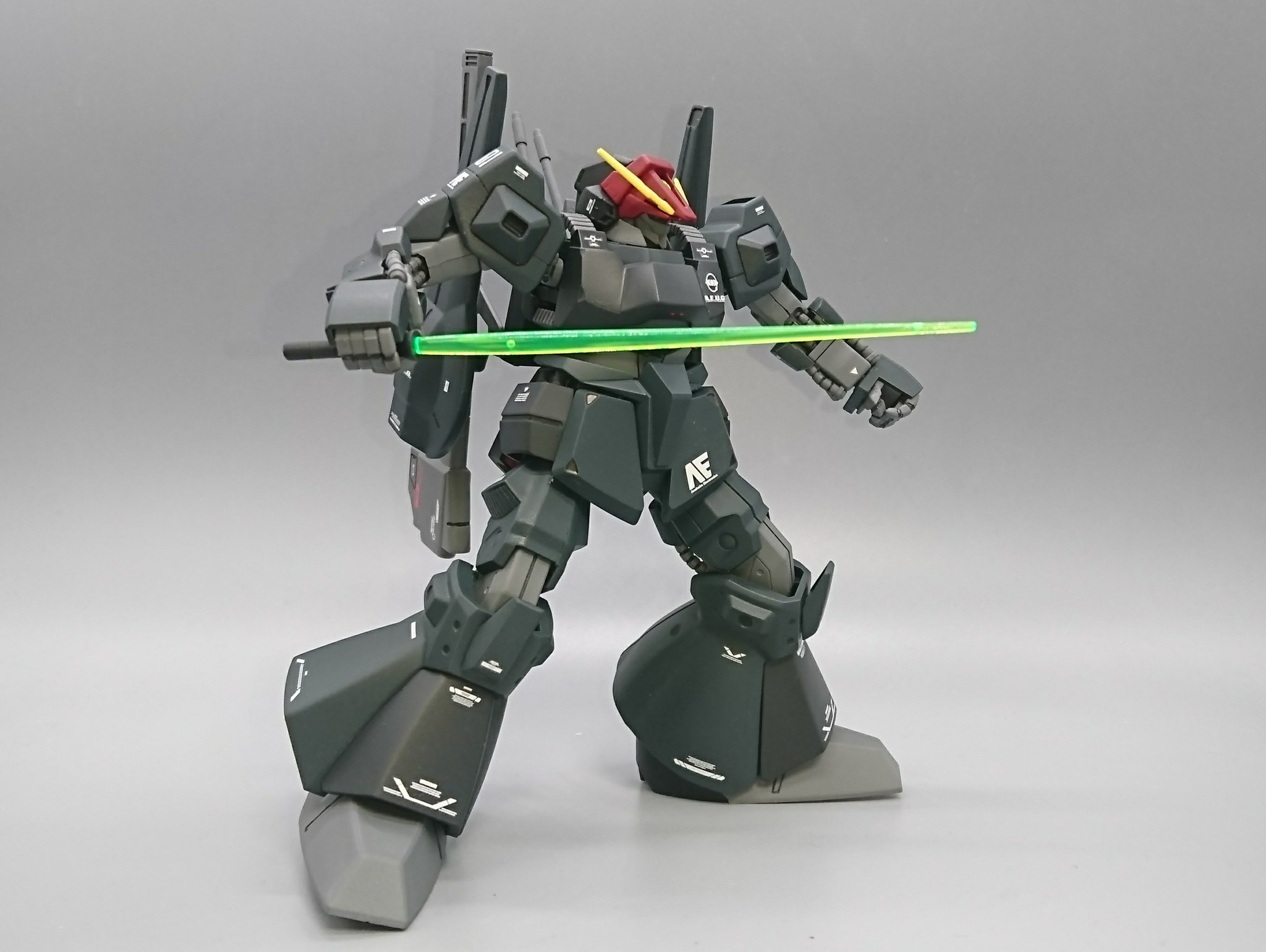 しもん ビルドガンマガンダム 完成しました 命名 Gガンダム バインダーをリックディアスのものに変更 肩とバインダーとクレイバズーカのみ合わせ目消し 肩とお腹にちょっとだけディテール追加 カラーリングは黒リックディアス風に あとは表面処理も一切