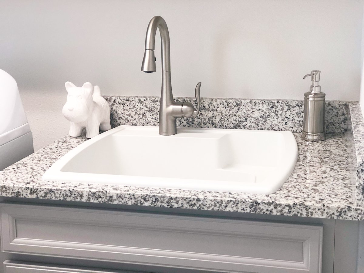 AmCountertop's tweet photo. For smaller projects ask about our reduced priced remnant selection! Tons of colors to choose from without buying an entire slab! 👍 #americancountertop #tampa #tampabay #home #remodel #remnant #stpete #follow #like #savemoney #granite #quartz #solidsurface #corian https://t.co/xaIOCmV4Sj