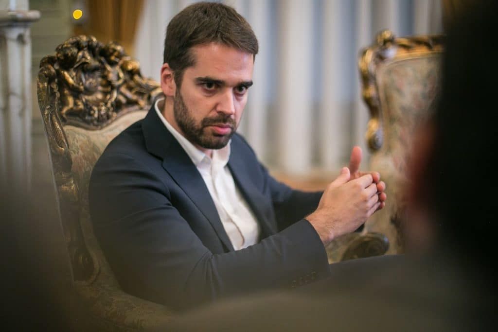 Eduardo Leite afirma não se preocupar com a pressão exercida pelos servidores estaduais sobre os deputados que votarão o pacote de alterações no Plano de Carreira

Saiba mais: bit.ly/2Rw3BYx