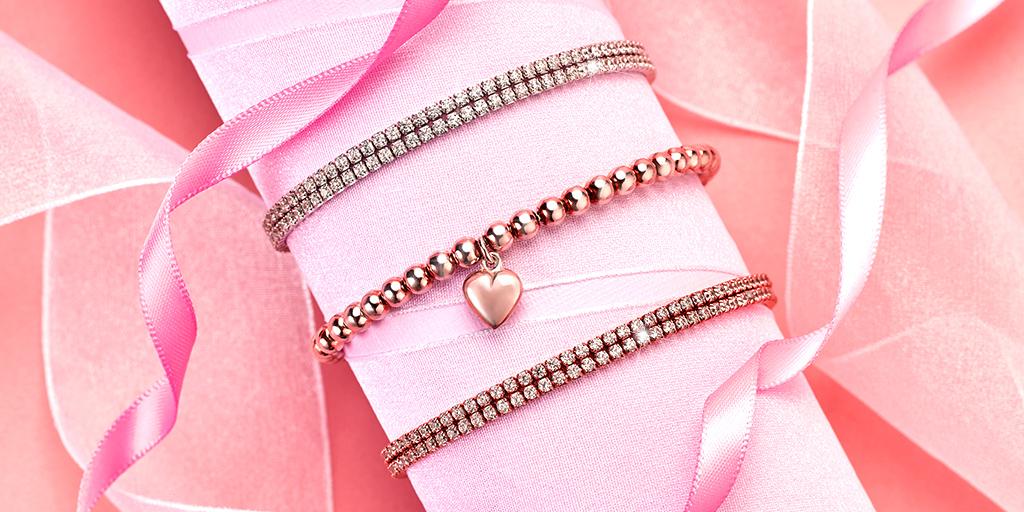 ejonesjewellers's tweet image. Layer up this winter with a bracelet stack. These rose gold and silver adjustable bolo bracelets and heart bracelet are perfect for all occasions.

Shop Now: bit.ly/2tSn78A

#jewellery #bracelet #wriststack