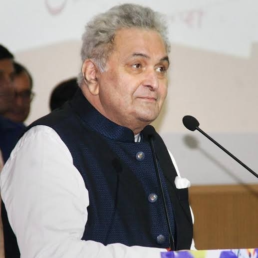 bollyxpics's tweet photo. Films to look forward to: Deepika Padukone and Rishi Kapoor to star in Bollywood Remake of ‘The Intern’ https://t.co/qituu9pbxf