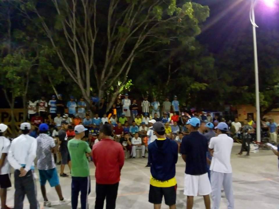 LosBarra's tweet photo. Reunion General
Hoy lunes
Parque la Cruz
7=30pm
Se darán las instrucciones de la logística para el día miércoles, además se rifará dos entradas para el partido contra el América. https://t.co/evRe9jd5TK