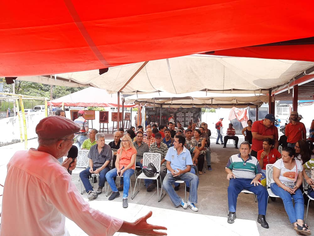 charlychaves's tweet photo. 📷📸#EnFotos || El fin de semana estuvimos de fiesta en la casa del @PSUVTachira, con la Jornada de Carnetización de los nuevos militantes del Partido Socialista Unido de Venezuela @PartidoPSUV 👏
#CarnetDelPSUV
#RumboAlCrecimientoProductivo
@NicolasMaduro @psuvaristobulo https://t.co/bPh9RQMCqg