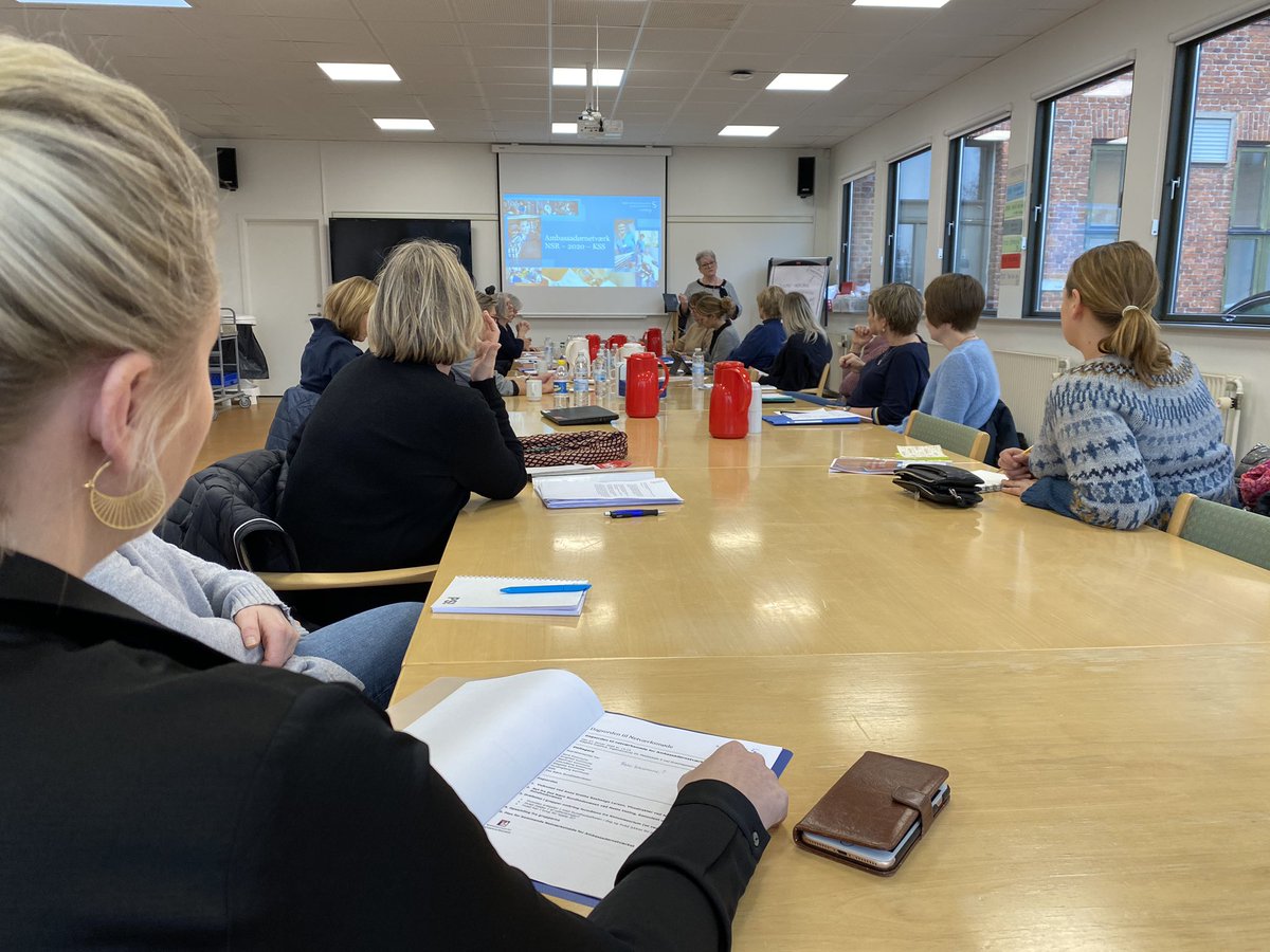 NSRsygehuse's tweet photo. Ambassadørerne for Region Sjællands sundhedsaftale mødes i dag på @NSRsygehuse for at styrke samarbejdet om at indlægge og udskrive fælles patienter. #sundpol @regionsjaelland https://t.co/28yhdXX2OO
