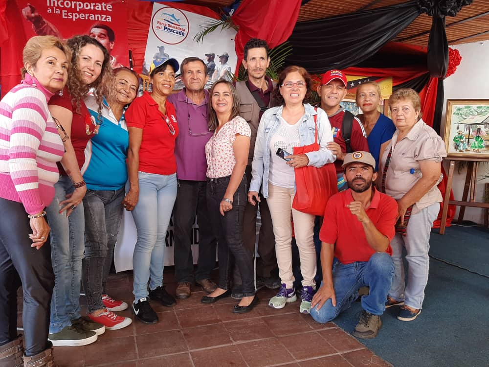 charlychaves's tweet photo. 📷📸#EnFotos || El fin de semana estuvimos de fiesta en la casa del @PSUVTachira, con la Jornada de Carnetización de los nuevos militantes del Partido Socialista Unido de Venezuela @PartidoPSUV 👏
#CarnetDelPSUV
#RumboAlCrecimientoProductivo
@NicolasMaduro @psuvaristobulo https://t.co/bPh9RQMCqg