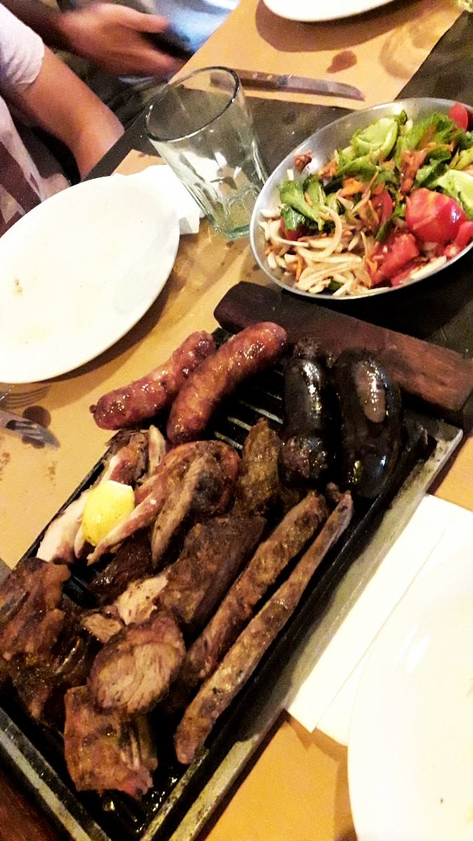 Impresionante la alimentación de <a href="/fer_nicastro/">Fernando</a> <a href="/Gonsolaba/">Gonzalo Solaberrieta</a> y <a href="/TanoSantarsiero/">Tano Santarsiero</a> en su paso por #Mendoza gracias a <a href="/elasaditomza/">El Asadito</a> !

P.D: Parrilla altamente recomendable....no dejes de ir si es que pasas por esta hermosa ciudad/provincia.