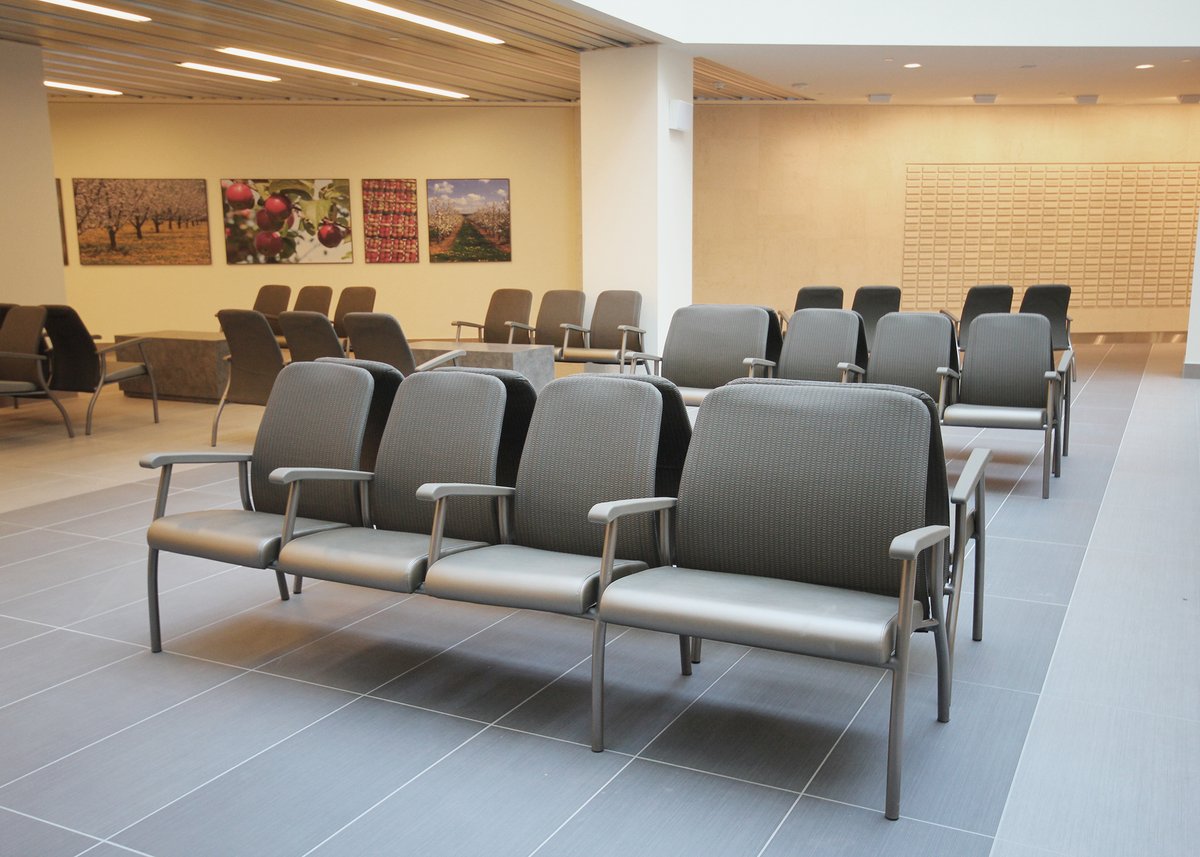 SpecFurniture's tweet photo. Available in both connected and freestanding designs, Midway is the versatile seating solution for healthcare and public spaces.

#SpecFurniture #HealthcareSeating #PublicSeating #WatingRooms #LobbySeating #BariatricSeating https://t.co/hRQIwr3Wqb