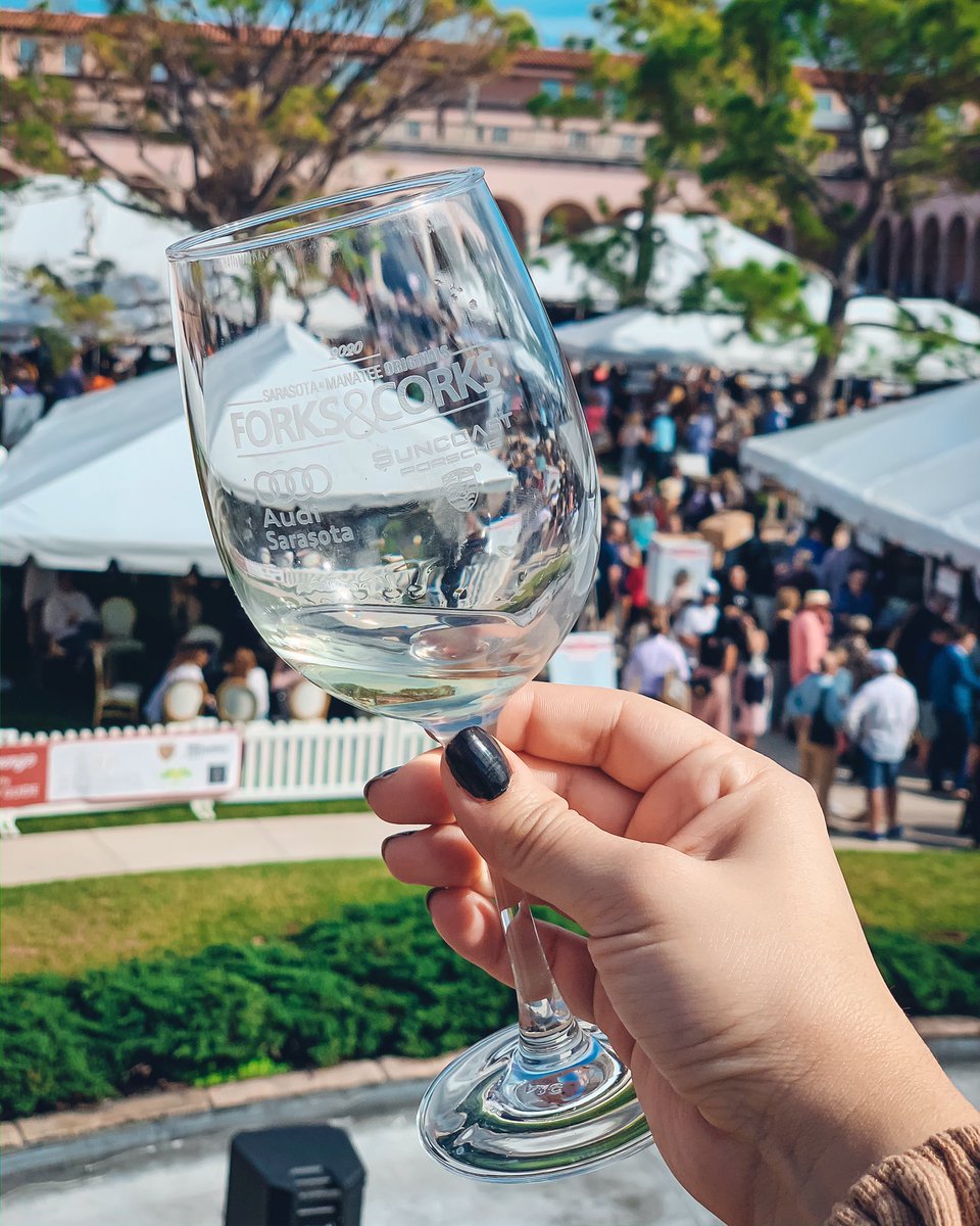 LetsEatSRQ's tweet photo. Cheers to a successful Forks &amp; Corks 2020 brought to you by @The_Originals #LetsEatSRQ #ForksandCorks941 #eatlikealocal941 https://t.co/E4DjLuML8g